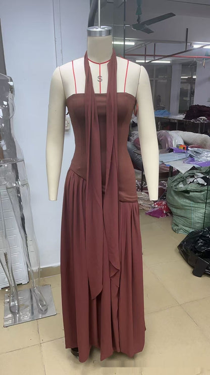 Robe moulante à fermeture éclair contrastée au tempérament affirmé